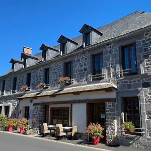 hotel-restaurant-du-plomb-du-cantal.hotels-rhonealpes.com/